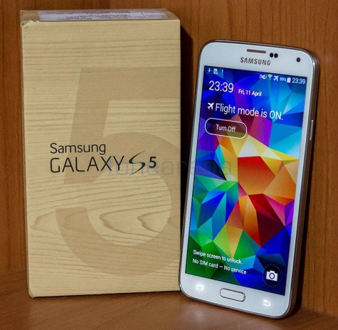Samsung-Galaxy-S5-Unboxing-1